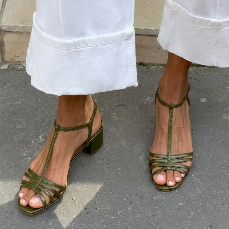 SANDALELE MARA – ELEGANȚĂ COTIDIANĂ